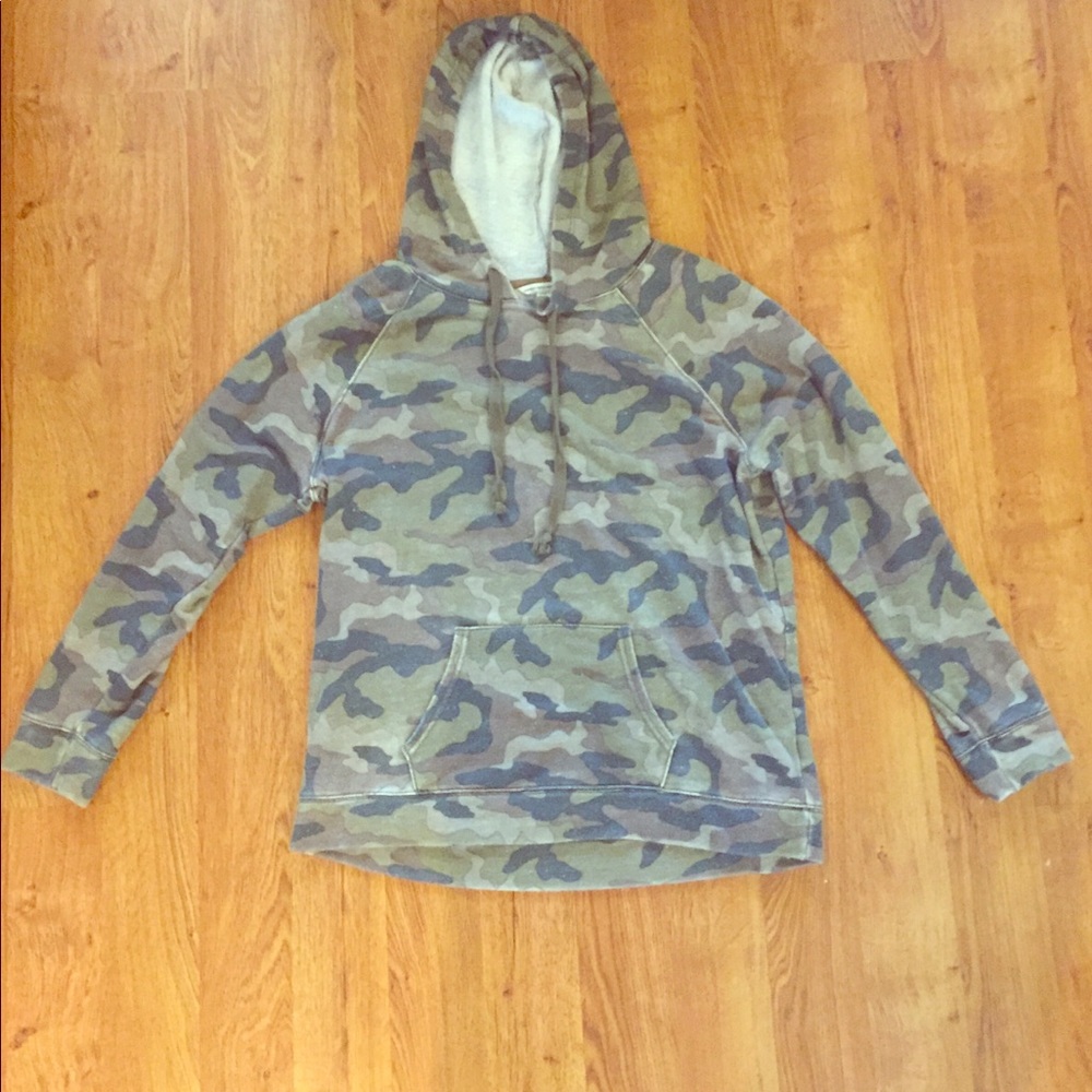 Camo sweatshirt from American Eagle *Light&Comfy*
